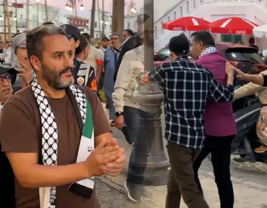 سلطات طنجة تفض وقفة ضد حضور إسرائيل بمعرض مراكش ومحتجون يستنكرون “حظر الاحتجاج” (فيديو)