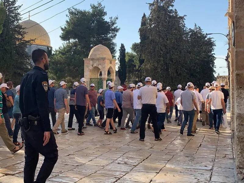 عشرات المستوطنين يقتحمون المسجد الأقصى بحماية قوات الاحتلال