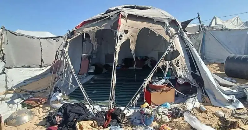 وفاة طفلتين حرقاً جراء اشتعال النيران بخيمتهم بمواصي خان يونس جنوب القطاع