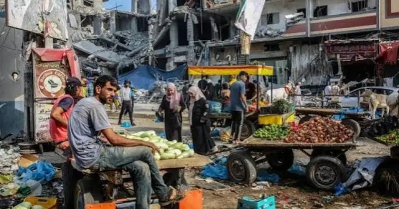 "إسرائيل" تتلاعب بـ "قوت غزة".. أسعار فلكية تُرضي جشع بعض التُجار والمواطن يدفع الثمن