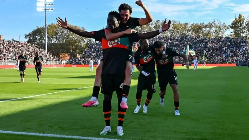 فينيسيا يحقق فوزه الأول في الدوري الإيطالي بتغلبه على نابولي بهدف دون رد