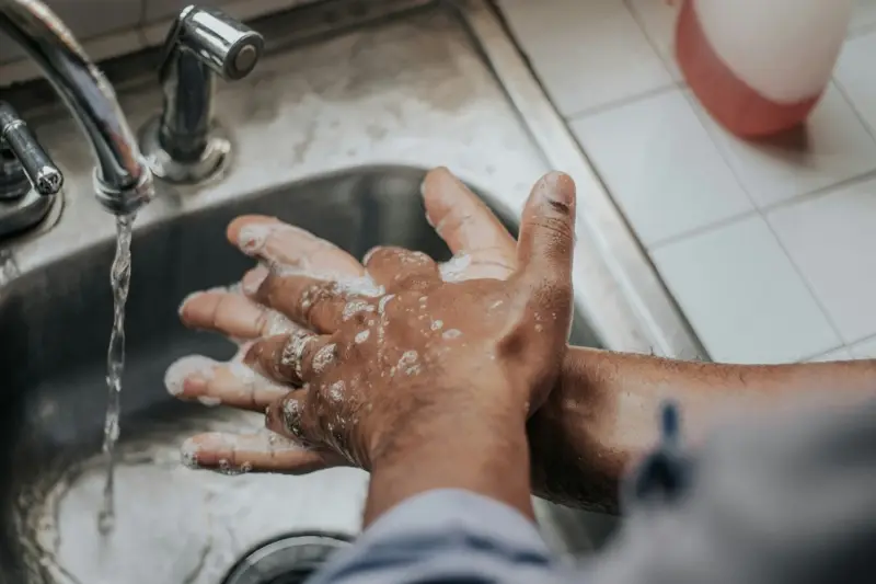مختصون لـ«اليوم»: 20 ثانية لغسل اليدين تحد من انتقال الأمراض المعدية