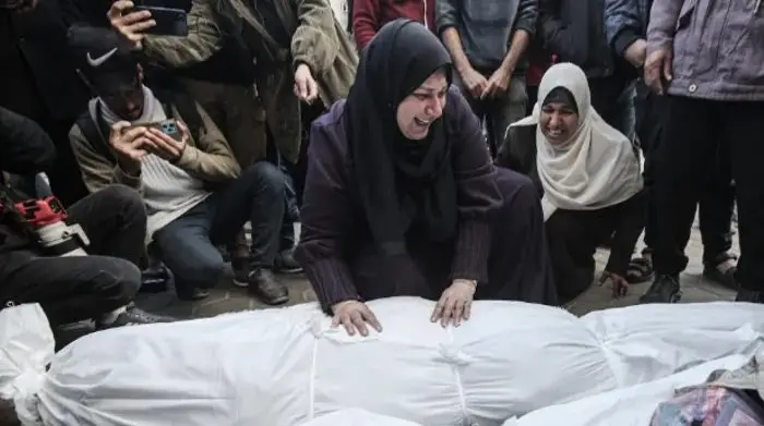 شهيدة وإصابات بينهم أطفال في قصف إسرائيلي استهدف شقة سكنية بمدينة غزة
