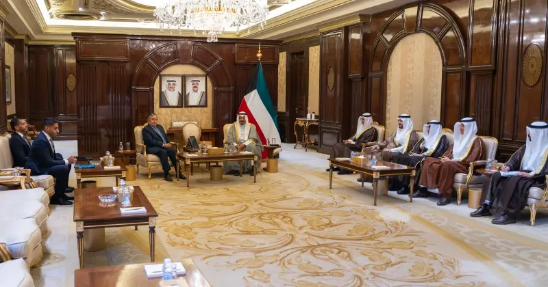 رئيس الوزراء يبحث مع أمين عام الجامعة العربية المستجدات الإقليمية والدولية وسبل تعزيز التضامن العربي