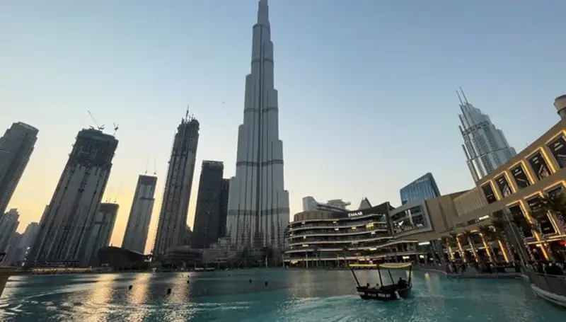 11 شركة في دبي توقع على تعهد بدمج الذكاء الاصطناعي في عملياتها
