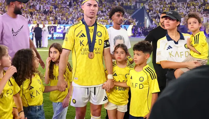 موهبة جديدة في عائلة رونالدو... ماتيو يقلّد والده بهدف رائع (فيديو)