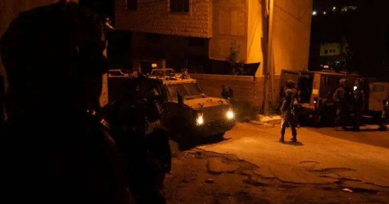 قوات الاحتلال تقتحم شويكة شمال طولكرم وتضيّق على حركة المواطنين
