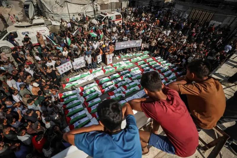 غزة مدمرة والضفة تتآكل.. والقيادة الفلسطينية تتفاوض على ماذا؟