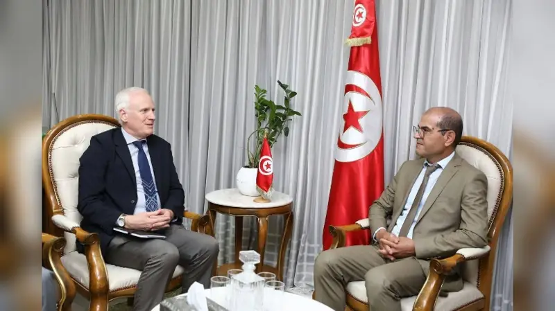 مضاعفة الطريق الوطنية رقم 13 محور لقاء وزير التجهيز والإسكان بمدير مجموعة البنك الدولي بتونس