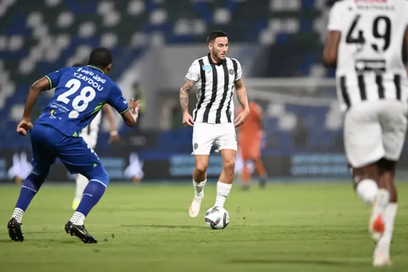 براونهيل لاعب الشباب: تنتظرنا مباراة كبيرة أمام الأهلي