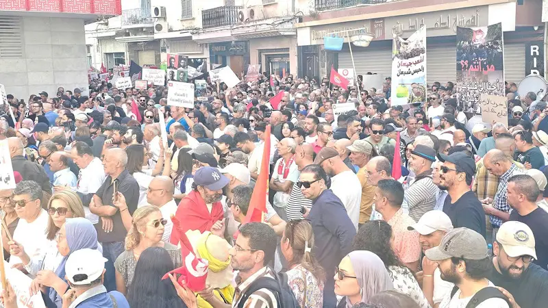 تجمع عدد كبير من المواطنين ببطحاء محمد علي بالعاصمة