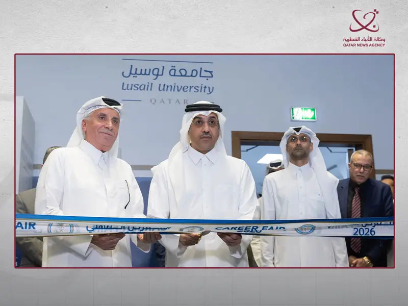 وزير العمل يفتتح المعرض المهني لجامعة لوسيل