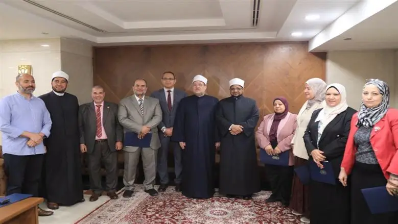 «البحوث الإسلامية» يكرّم عمداء كليات الأزهر لدعمهم الموسم الثقافي