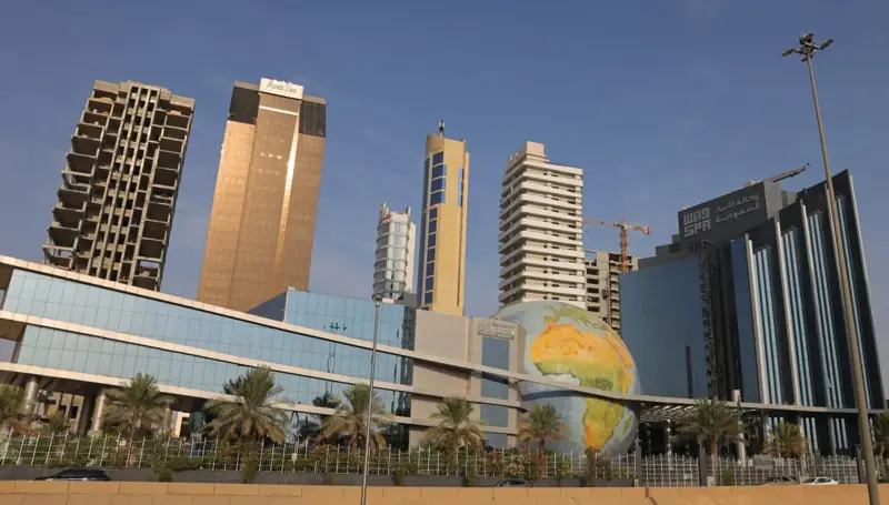 السعودية تعترض صاروخاً باليستياً... وحريقٌ في موقع تابع لـأرامكو