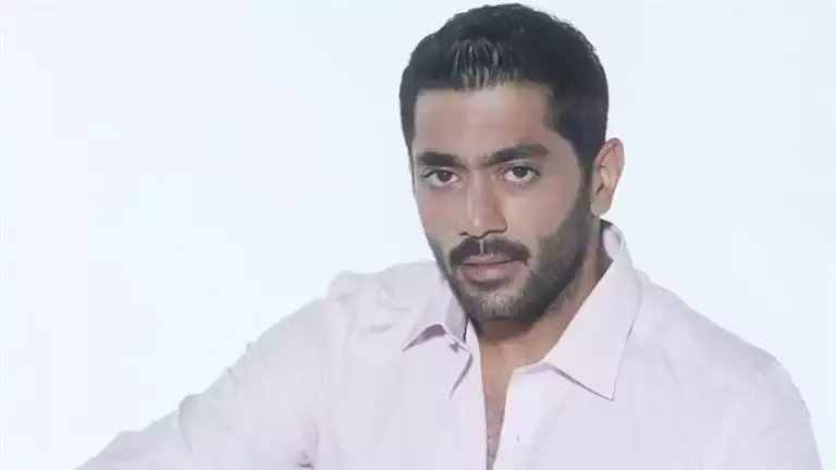 أحمد فلوكس يعلن ارتباطه رسميا: "حياة نظيفة.. دعواتكم"