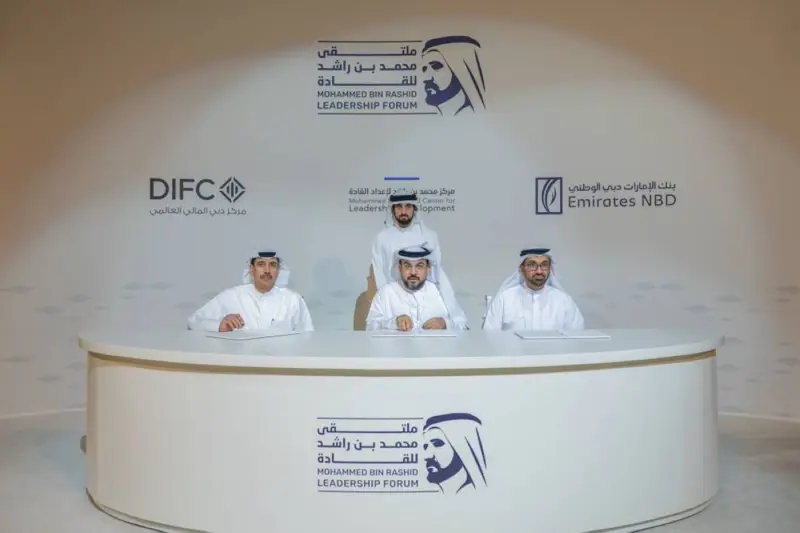 أحمد بن محمد يشهد توقيع اتفاقية لإطلاق الدفعة الثانية من برنامج «خبراء دبي الماليين»