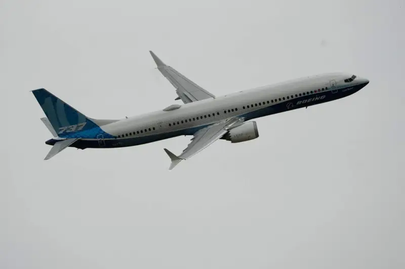 عودة «بوينغ 737 ماكس 10»... هل ينهي الطراز الأكبر لعنة الحوادث والتأخير؟