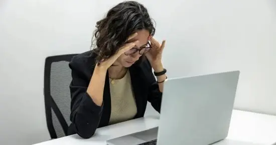 هل يحق لجهة العمل نقل الموظفة لمحافظة بعيدة؟.. حكم قضائي مهم ينصف معلمة