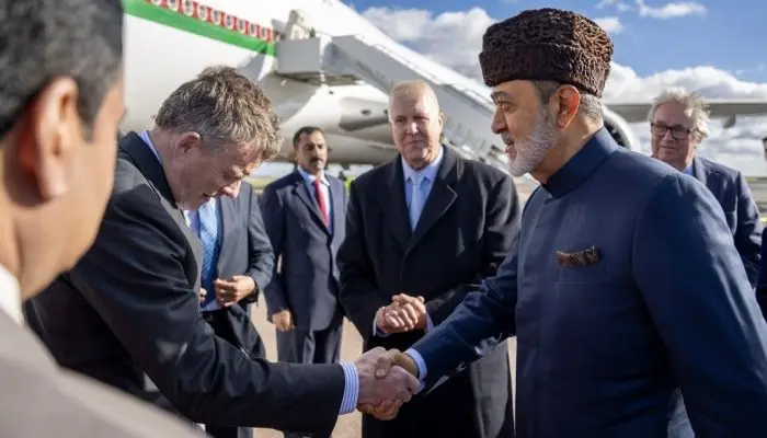 بالصور والتفاصيل.. جلالةُ السُّلطان المُعظّم يغادر المملكة المُتّحدة