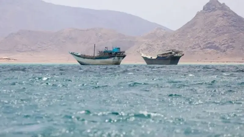 هيئة بحرية بريطانية: مسلحون على متن قارب أطلقوا النار باتجاه ناقلة غاز مسال قبالة اليمن