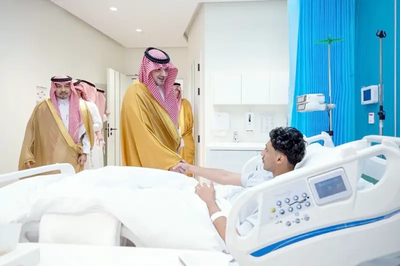 وزير الداخلية يدشّن مركزاً لتطوير الرعاية الطبية بالجراحة الروبوتية والذكاء الاصطناعي