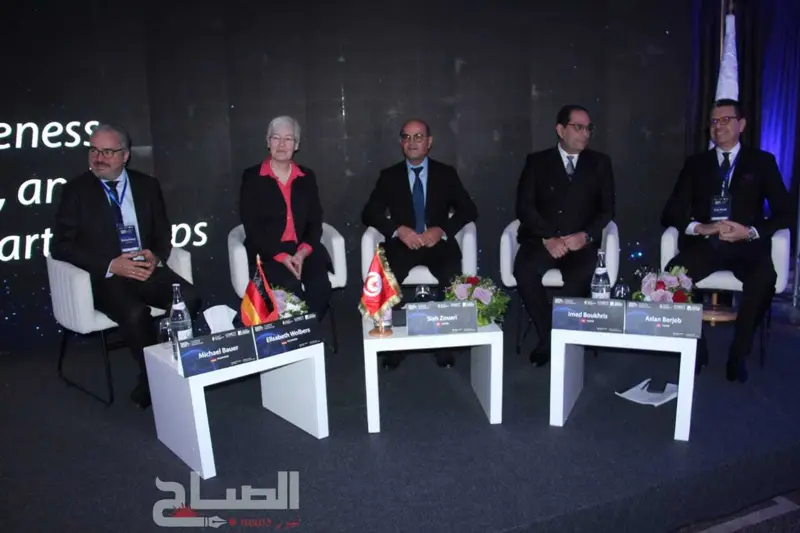 وزير الصناعة يستعرض المحاور الأساسية للرؤية الوطنية لتطوير القطاع الصناعي