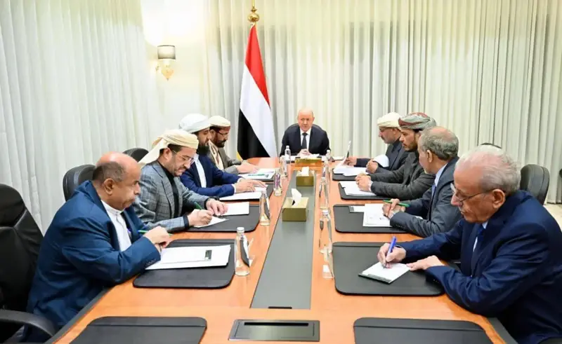 مجلس القيادة يحذر من التخابر مع الحوثيين ويؤكد أن عقوبات بعض الجرائم تصل إلى الإعدام