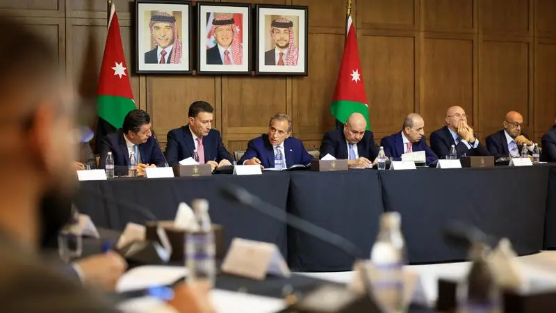 رئيس الوزراء يلتقي حزب الميثاق الوطني ضمن سلسلة جديدة من اللقاءات مع الأحزاب