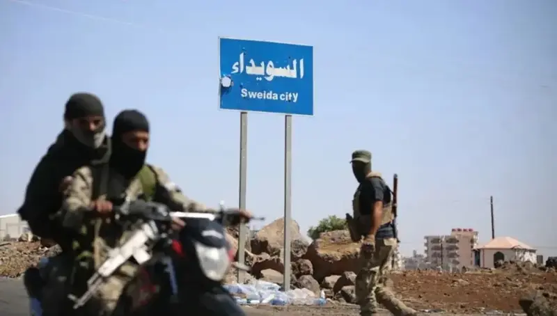 شفق نيوز..اشتباكات عنيفة بين الحرس الوطني والقوات الحكومية بريف السويداء الغربي