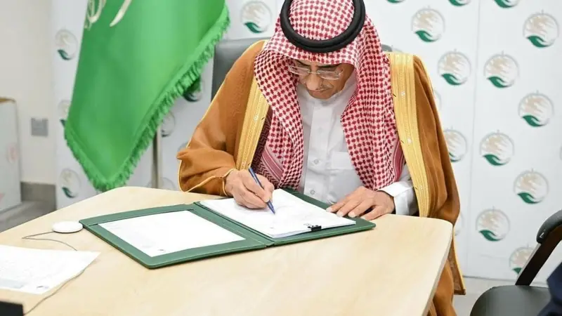 مركز الملك سلمان للإغاثة يوقع برنامجًا لتنفيذ مشروع مياه وإصحاح بيئي في لحج