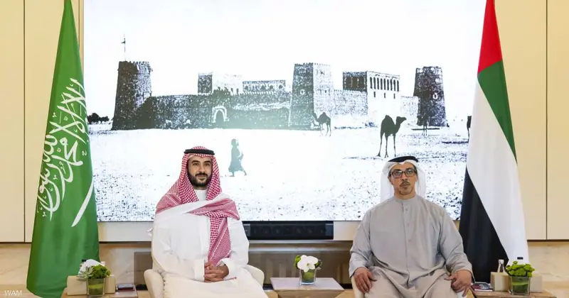 منصور بن زايد يلتقي خالد بن سلمان