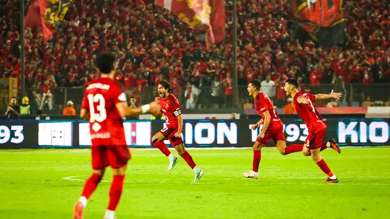 "نظرية مؤامرة".. أول رد من مخرج مباراة الأهلي والزمالك على اتهامه بإذاعة هتافات مسيئة