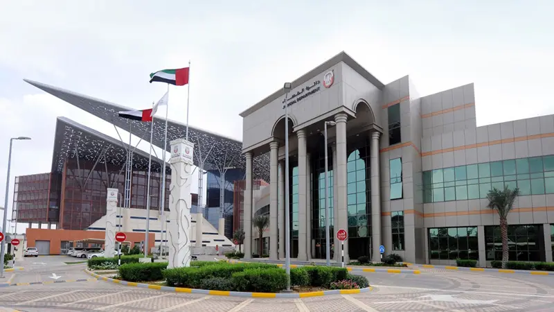 "أبوظبي الجزائية" تُصدر حكماً بحبس معلم سنتين لاعتدائه جسدياً على 4 طلاب وإبعاده عن الدولة بعد قضاء فترة العقوبة