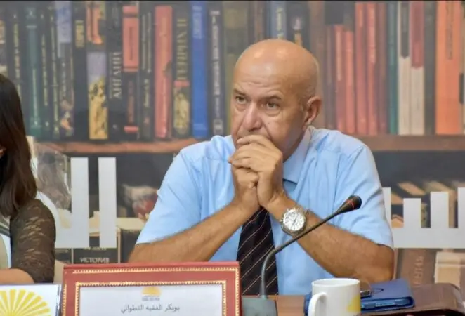 « كل ما أتمناه من الله أن يرزقني في قبري خزانة كبيرة من الكتب ».. الفقيه التطواني يستحضر وصية والده وشغفه بالقراءة