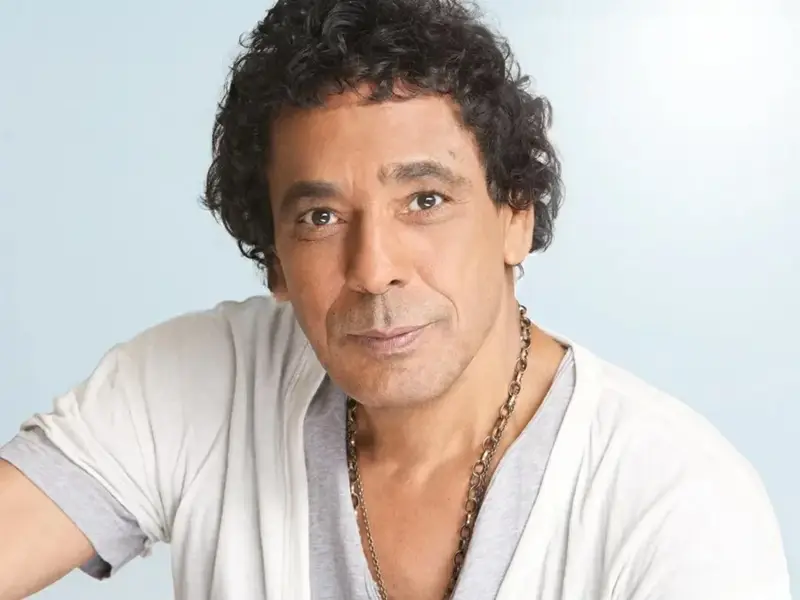 مدير أعمال محمد منير يكشف لـ«عكاظ» حقيقة وعكته الصحية ونقله للمستشفى