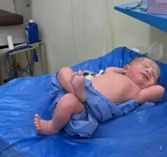طبيب الطفل صاحب «الجلسة الملكية» يكشف لـ«عكاظ» تفاصيل الفيديو