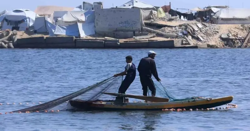 إصابة صيادين اثنين بنيران الاحتلال قبالة ساحل غزة