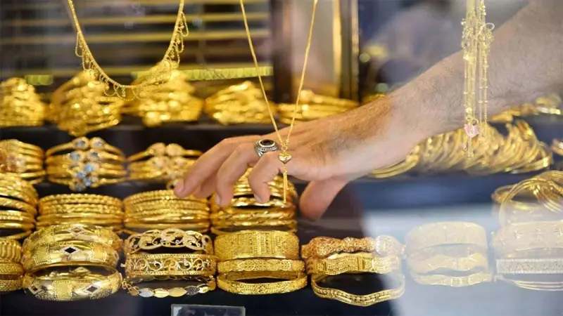 الإمارات.. الذهب يواصل التراجع والفضة مستقرة