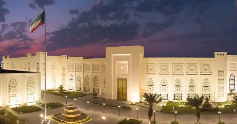 الكويت تستنكر اعتداء الحوثيين على مطار الملك فهد في الدمام: انتهاك صارخ لسيادة المملكة