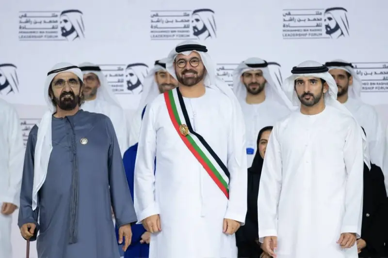 محمد بن راشد يرافقه حمدان بن محمد يشهد "ملتقى محمد بن راشد للقادة"