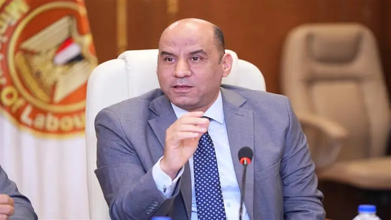 وزير العمل يصدر 5 قرارات تنفيذية لتعزيز منظومة السلامة وتأمين بيئة العمل