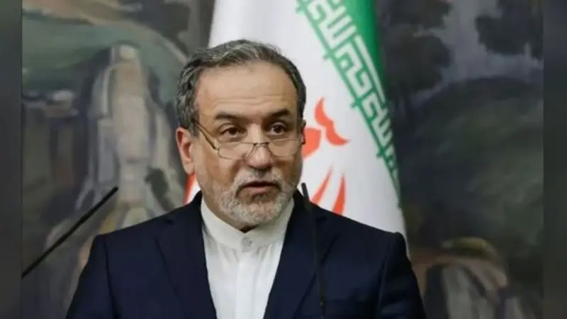 «عراقجي» يحذر من كارثة بيئية بعد قصف مصفاة طهران