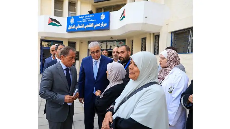 حسان يتفقد مركز صحي الهاشمي الشمالي ويوجه بتحديث أجهزته الطبية ورفده بالكوادر اللازمة