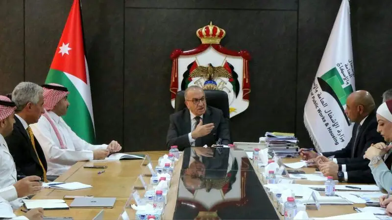 أبو السمن يبحث مع وفد الصندوق السعودي للتنمية سير العمل في المشاريع الممولة من الصندوق