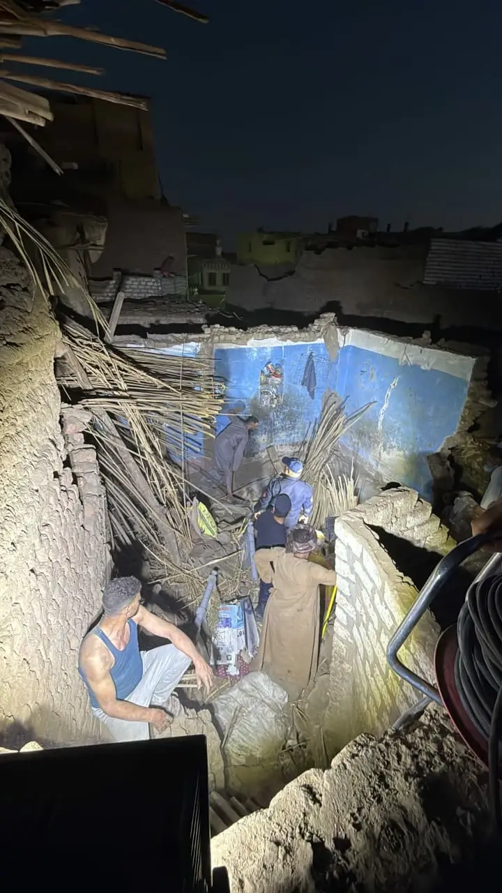 مأساة في أسيوط.. انهيار منزل قديم ينهي حياة 3 شقيقات وينقذ الوالدين