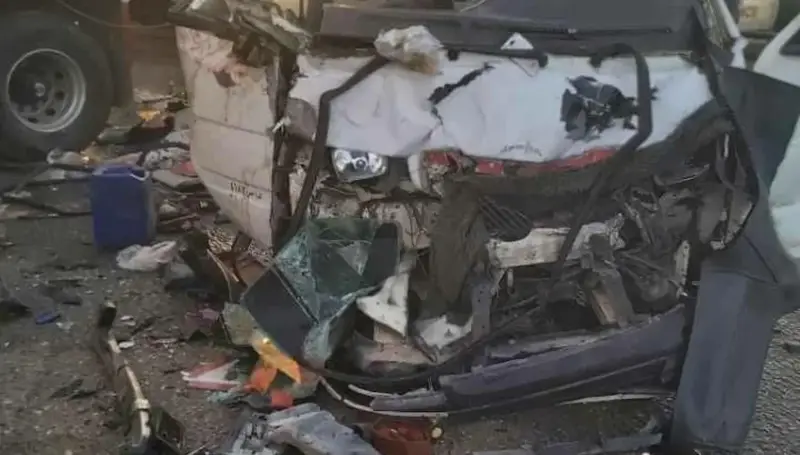 مصرع 6 أشخاص وإصابة 9 آخرين في حادث تصادم مروع بمصر