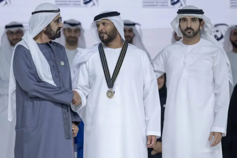 حمدان بن محمد مهنئاً محمد القرقاوي: تستاهل الناموس يا بو سعيد