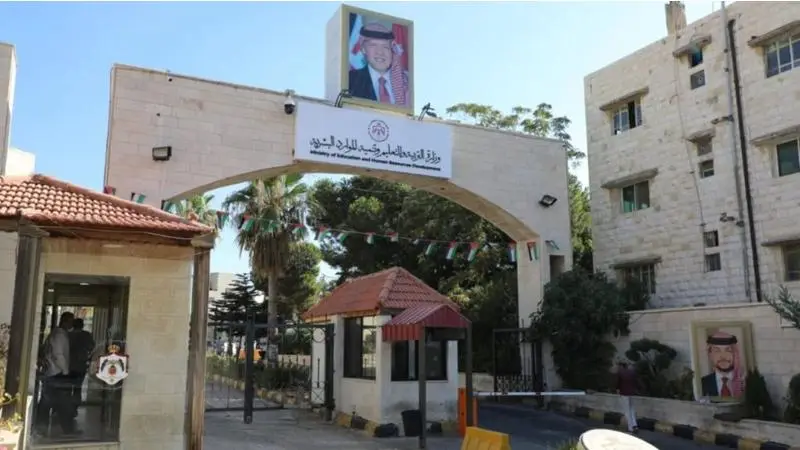 التربية: التوجيهي من الخارج بمعدل منخفض لا يحسن فرص القبول بالجامعات الرسمية