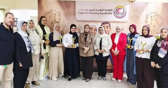 نقيب التمريض تكرّم فريق تمريض مستشفى الحوامدية العام وتمنحهن «أوسكار النقابة»