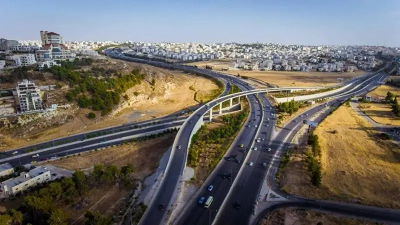 انخفاض ملموس على درجات الحرارة الخميس وفرصة لزخات مطرية خفيفة وأجواء خريفية لطيفة